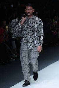 Chossy Latu for Danar Hadi Solometrix Yayasan Jantung Indonesia. Jakarta Fashion Week 2016 at Senayan City. Jakarta. [Foto: Mohammad Abduh/Wolipop]