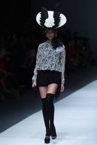Chossy Latu for Danar Hadi Solometrix Yayasan Jantung Indonesia. Jakarta Fashion Week 2016 at Senayan City. Jakarta. [Foto: Mohammad Abduh/Wolipop]