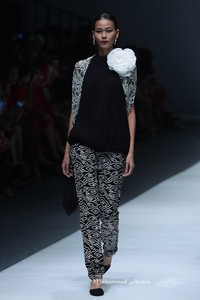 Chossy Latu for Danar Hadi Solometrix Yayasan Jantung Indonesia. Jakarta Fashion Week 2016 at Senayan City. Jakarta. [Foto: Mohammad Abduh/Wolipop]