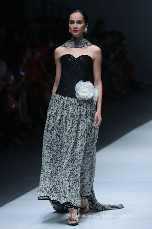 Chossy Latu for Danar Hadi Solometrix Yayasan Jantung Indonesia. Jakarta Fashion Week 2016 at Senayan City. Jakarta. [Foto: Mohammad Abduh/Wolipop]