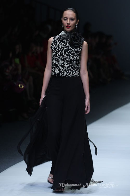 Chossy Latu for Danar Hadi Solometrix Yayasan Jantung Indonesia. Jakarta Fashion Week 2016 at Senayan City. Jakarta. [Foto: Mohammad Abduh/Wolipop]