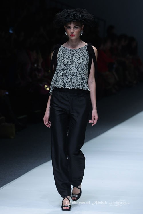 Chossy Latu for Danar Hadi Solometrix Yayasan Jantung Indonesia. Jakarta Fashion Week 2016 at Senayan City. Jakarta. [Foto: Mohammad Abduh/Wolipop]