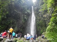 Para Wisatawan di Curug Ciismun Para Wisatawan di Curug Ciismun