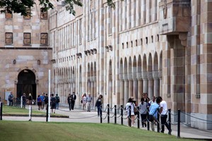 Seorang Mahasiswa di Brisbane Meretas Komputer Universitas