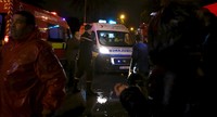 Ambulans berdatangan untuk mengevakuasi korban. Zoubeir Souissi/Reuters/detikFoto.
