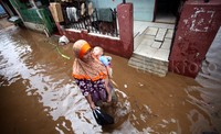 Banjir menggenangi Kapung Pulo.