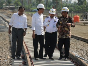 Presiden Jokowi Berharap KA Trans Manado-Makassar Beroperasi 2018