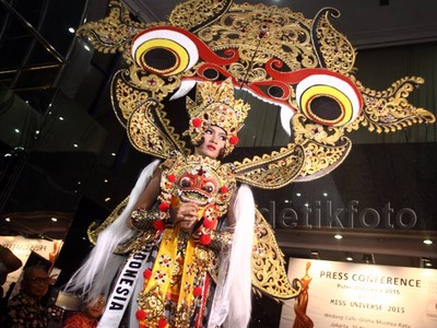 Anindya Pamer Busana untuk Miss Universe 2015