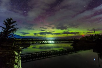 Zeller memiliki beberapa akun media sosial di antaranya Facebook, Twitter dan Instagram.  (kredit foto: Neil Zeller)