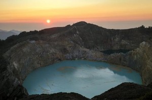 Melihat Sunrise Paling Dahsyat di Flores