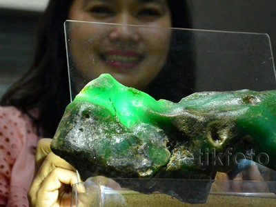 Batu Akik Pamer Kilau di Mangga Dua