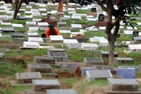 Tak hanya itu, Pemprov DKI menjamin tidak ada  calo makam yang kerap meminta pungutan liar kepada pihak keluarga.