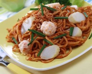 Makan Malam Komplet dengan Mee Goreng Mamak Beraroma Belacan