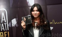     Isyana Sarasvati baru saja resmi merilis debut albumnya bertajuk 'Explore!'. Pool/ Gus Mun/detikFoto.