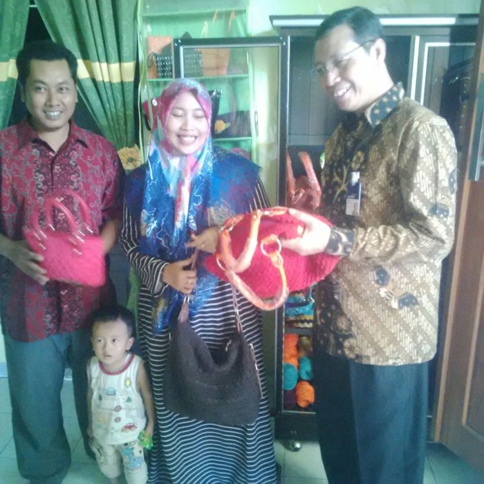 Sentra Rajut Desa Kajen, Produksi 2.000 Tas Tiap Bulan