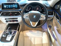 4 Perbedaan Mendasar di BMW Seri 7 Individual