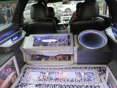 Gila, Mobil Ini Audionya Miliaran