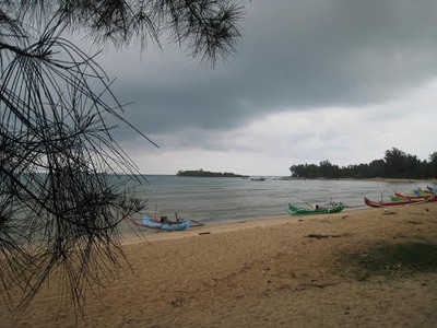 Mengintip Kecantikan Pantai Burung Mandi di Belitung