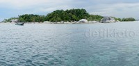 Tanjung Tinggi adalah pantai yang diapit oleh dua semenanjung, yaitu tanjung Kelayang dan tanjung Pendam.