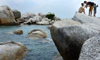 Pantai ini dikunjungi wisatawan dari dalam dan luar negeri.