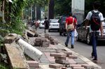 Perbaikan Trotoar di Jalan Gelora Senayan