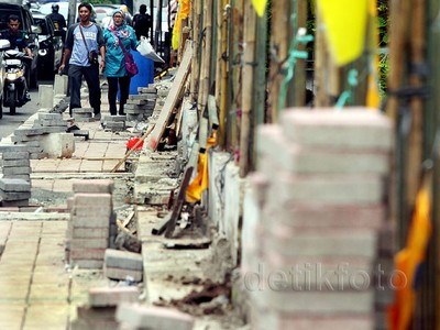 Perbaikan Trotoar di Jalan Gelora Senayan