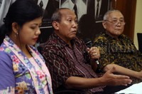 Ikrar Nusa Bhakti menyampaikan pendapatnya.