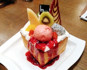 Melt Me: Ngemil Gelato Milk Tea dan Volcano Toast di Thong Lor