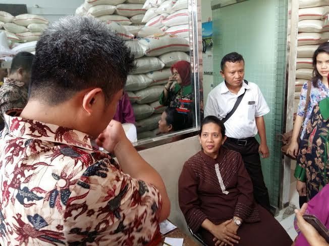 Di Cipinang Beras Medium Langka, di Karawang Justru Berlimpah