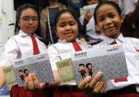 Peluncuran ini juga dihadiri perwakilan dari Bank Mandiri dan Bank Panin. Kedua bank tersebut menjalin kerja sama untuk produk tabungan SimPel.‎
