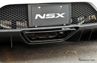 Mesin yang terletak di belakang kokpit menyajikan suara yang mengesankan. Meskipun mobil listrik seperti Tesla memiliki percepatan yang luar biasa, Anda tidak akan bisa menikmati suara gahar khas mobil sport. Irama dan melodi dari Honda NSX dinilai sangat baik. Pool/Response/detikFoto.