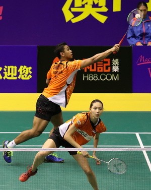 Edi/Gloria Terhenti di Perempatfinal