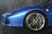 Dieter menjelaskan Ferrari 488 Spider menggunakan mesin turbo berkonfigurasi  V8 dengan kapasitas 3902 cc yang mampu menyemburkan tenaga 492 kw dengan torsi masiv sebesar 760 Nm pada 3.000 rpm. Mesin tersebut diklaim mampu memberikan efisiensi bahan bakar yang lebih baik dari pendahulunya.