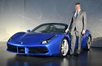 Warna biru Blu Corsa sengaja dipilih sebagai penyegaran dari mobil berlogo kuda jingkrak  yang sudah akrab dengan warna merah itu. Dieter mengatakan Ferrari 488 Spider menjadi yang pertama menggunakan Blu Corsa.
