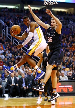 Warriors Petik Kemenangan ke-17, Heat Taklukkan Knicks