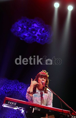 Pesona Si Ibu Hamil Lenka di Pentas JGTC 2015