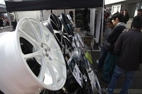 Di festival ini ratusan stand yang menjual aksesoris mobil mulai dari velg, sepatu balap, ban hingga mainan anda bisa dapatkan disini.