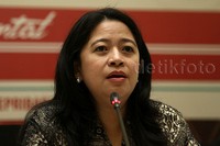 Menko PMK Puan Maharani memimpin rapat.