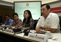 Menko Polhukam Luhut Panjaitan memberikan penjelasan dalam rapat Global Health Security Agenda.