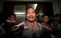 Kapolri Jenderal Badrodin Haiti hadir dalam rapat tersebut.