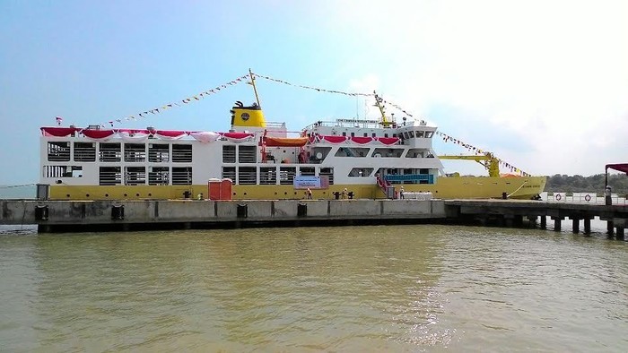 Kapal Ternak Angkut 500 Ekor Sapi dari NTT 3 Desember 2015