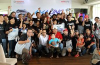 Para peserta coaching clinic 'Amazing Rush' berpose di akhir acara.