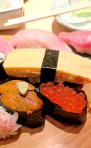Rela Antre Sampai Urutan 300 Demi Makan di Restoran Sushi Populer di Tokyo