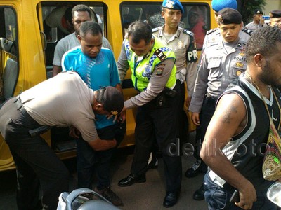 Keroyok Polisi, 20 Orang Pendemo Ditangkap