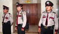 Ruang rapat MKD dijaga ketat Pamdal. Rapat tadi berlangsung sekitar 1,5 jam tadi ditunda lagi karena Kahar Cs masih mempersoalkan keputusan MKD. Lamhot Aritonang/detikFoto.