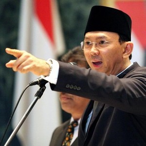 Ahok: Gunting Saja Kabel Fiber Optik yang Sumbat Selokan!