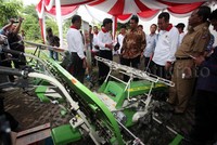 Berbagai macam peralatan pertanian dipamerkan.
