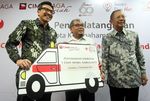 CIMB Niaga Serahkan Ambulans ke PMI