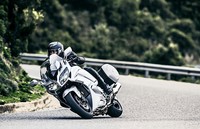 Yamaha FJR1300 melintasi jalanan berkelok. Pool/Yamaha/detikFoto.