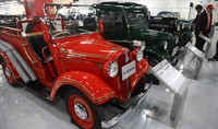 Berjalan semakin kedalam galeri yang diresmikan pada tahun 2006 ini, anda akan menemukan mobil Sport Nissan, beberapa diantaranya adalah Nissan R382, Nissan R32 Skyline GT-R 1990, Pennzoil Nismo GT-R, Nissan R91CP dan masih banyak lagi.